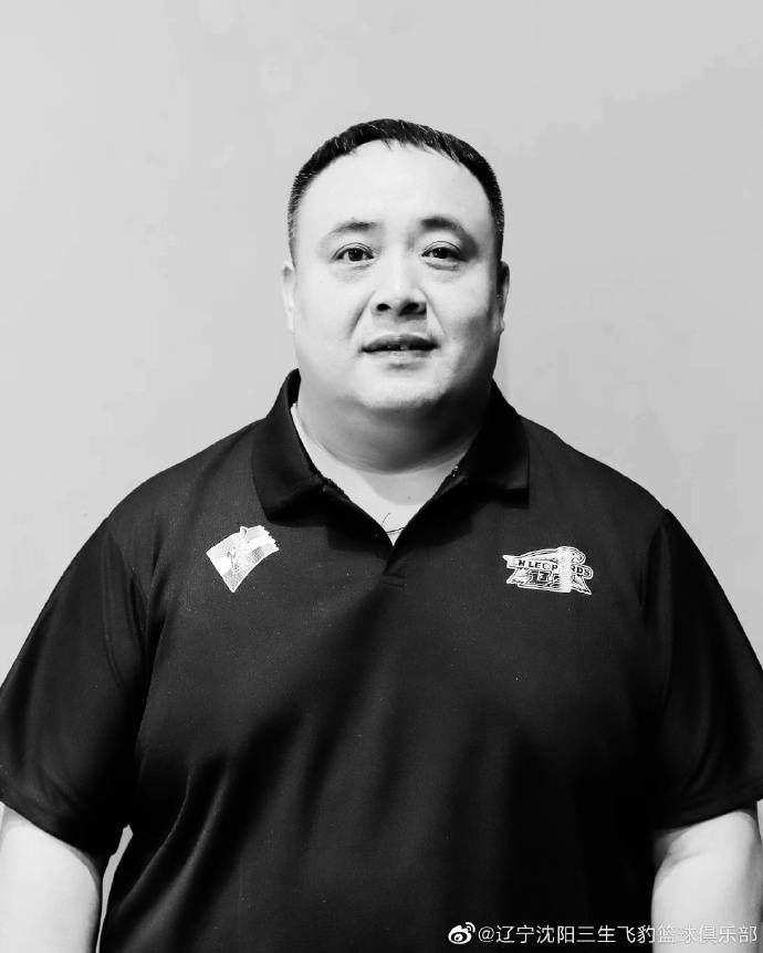 飞机（郑伊健 饰）本是个长进的警察，在一次步履中杀手天使（方中信 饰）杀死了证人和飞机的女友后，飞机脾气年夜变。新被调到CID的差人火鸡（陈小春 饰）被放置与飞机拍档，素性乐不雅的他积极鼓动勉励颓丧的飞机，两人友谊年夜增。火鸡碰见了梦中恋人小明星小婷（徐若萱 饰），却收到她的求救信息，本来小婷被印子钱抓走了。飞机更熟悉了小婷的伴侣小曼（梁咏琪 饰），小曼跟飞机死往的女友模样几近如出一辙。火鸡为了能接近小婷，提出要庇护两个女孩子。当他们4人都沉浸在恋爱的甜美时，杀手天使打算要杀死四人……